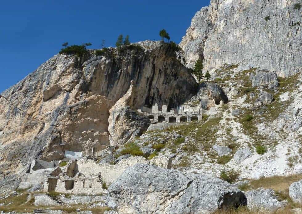 Ferrata Brigata Alpini Col Bos resti della guerra