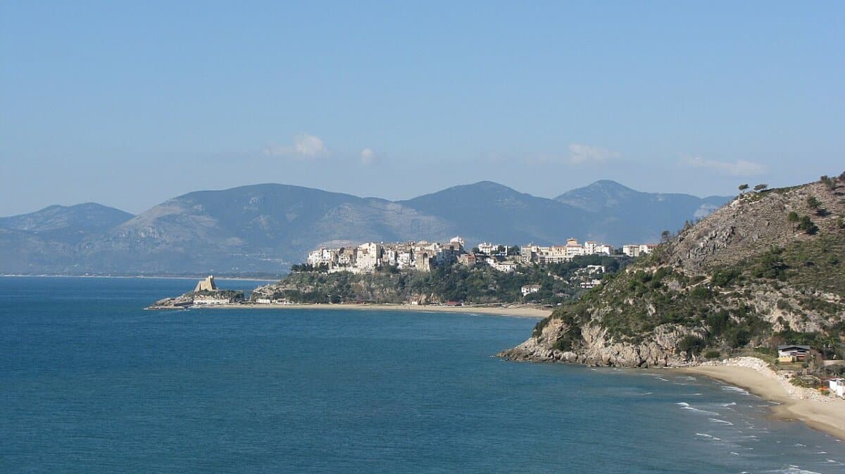 Sperlonga dalla via flacca venendo da gaeta panoramio