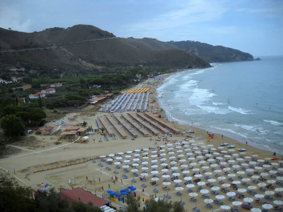 Sperlonga spiaggia di levante e porto turistico