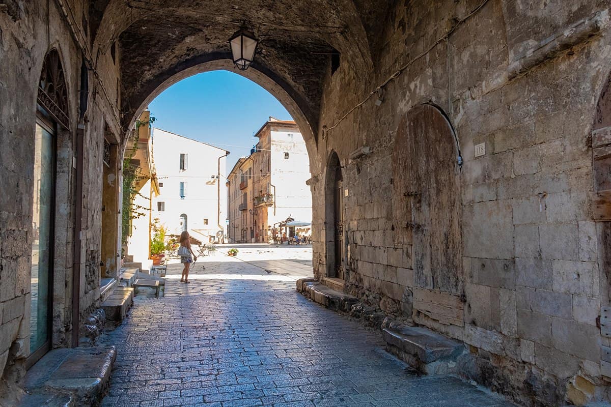 arco foro emiliano terracina
