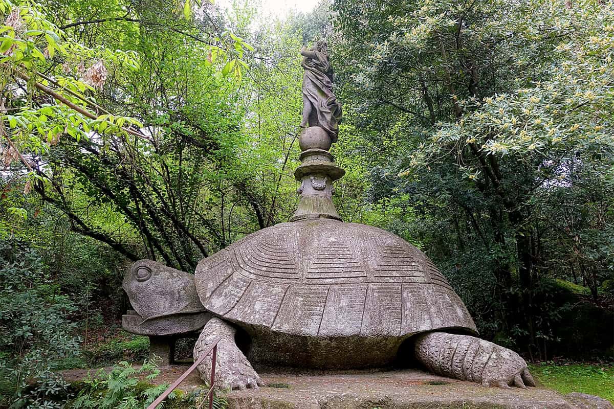parco dei mostri bomarzo tartaruga nuova foto