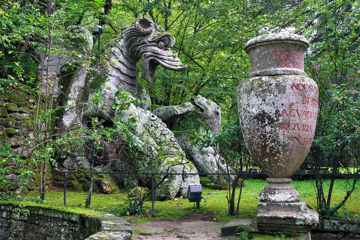 sacro bosco di bomarzo statua drago 1200x800